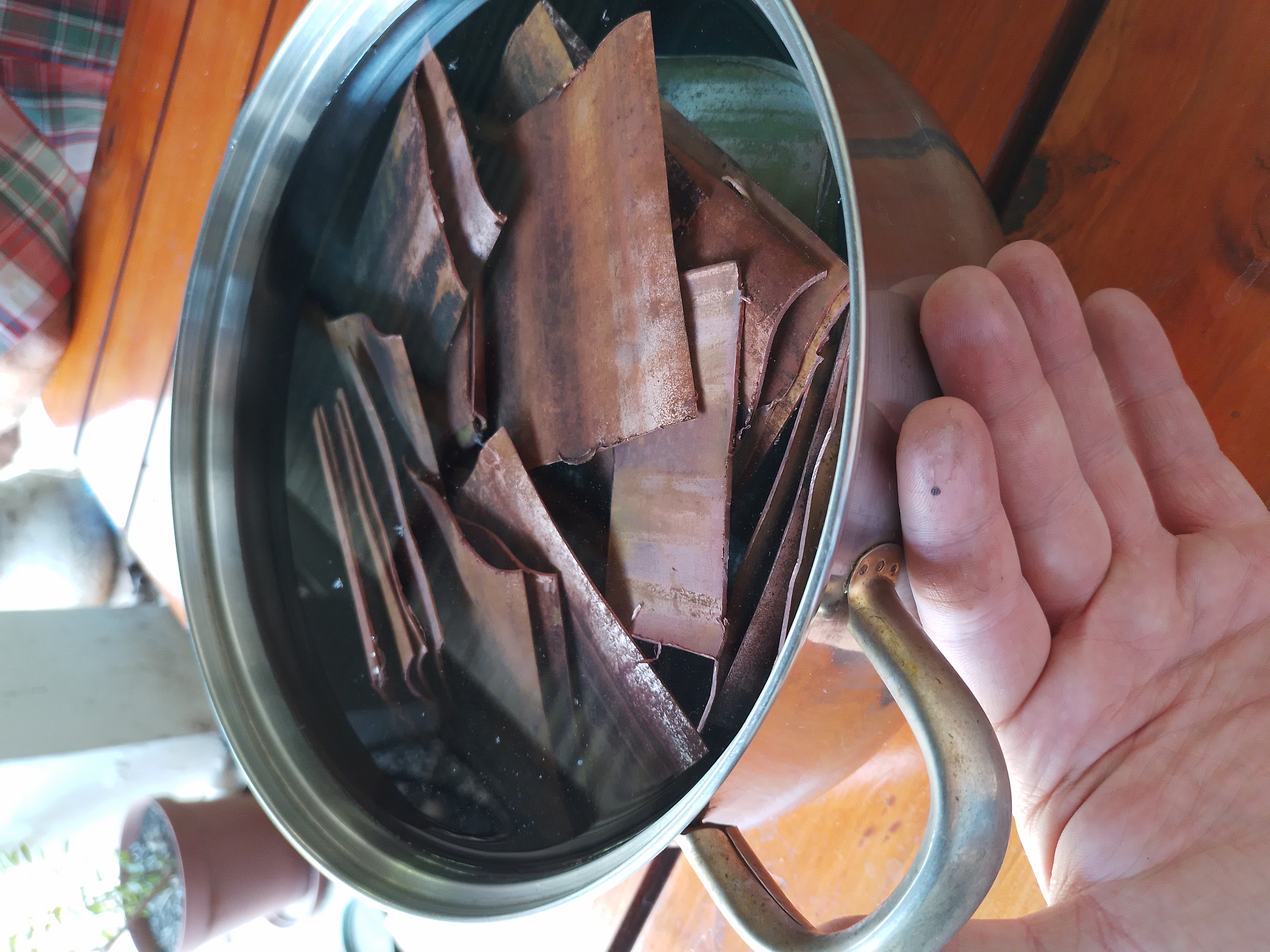 Our artisan process - washing copper plates